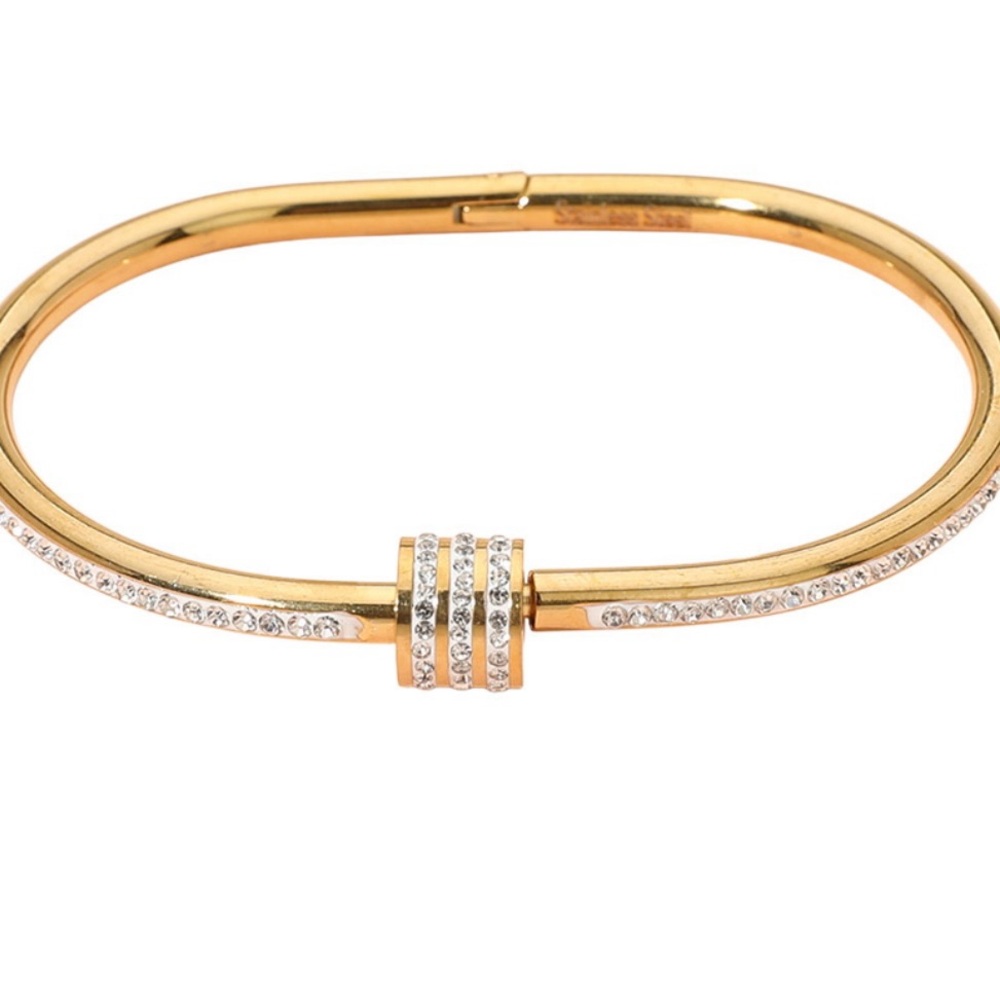Elegant Gold Bracelet with Crystal Accents